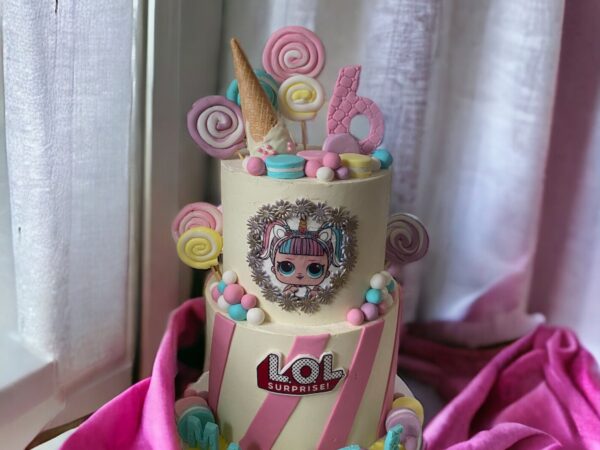 Torta Diseño LOL Surprice