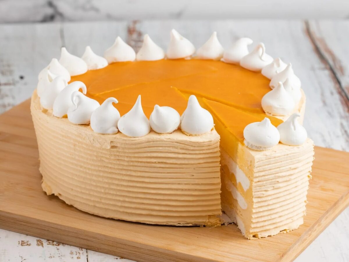 Torta Merengue Lúcuma