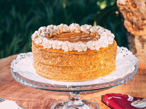 Torta de hoja manjar nuez