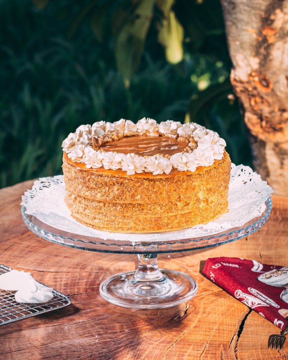 Torta de hoja manjar nuez